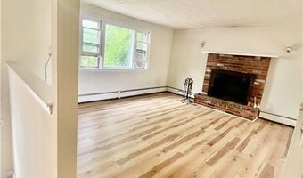 1069 Green End Ave, Middletown, RI 02842
