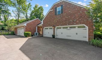 11806 E Arbor Dr, Anchorage, KY 40223