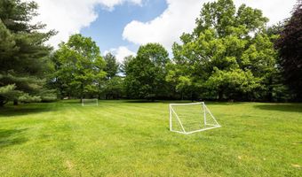 8809 SAUNDERS Ln, Bethesda, MD 20817