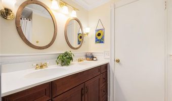 1 Gladridge Dr, East Greenwich, RI 02818