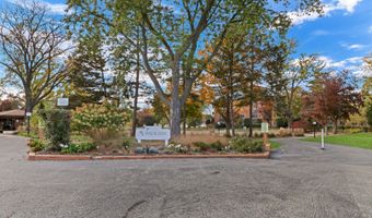 1107 S Old Wilke Rd 201, Arlington Heights, IL 60005
