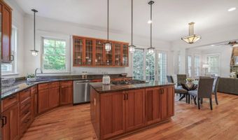 5517 MCKINLEY St, Bethesda, MD 20817