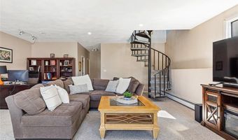 93 Church St, Barrington, RI 02806