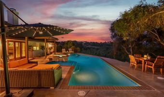 707 S Live Oak Park Rd, Fallbrook, CA 92028