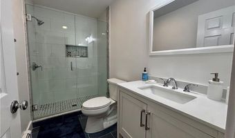 433 Wolcott Ave, Middletown, RI 02842
