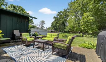 1009 Dutch Mill Dr, Ballwin, MO 63011