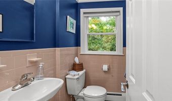 40 Sage Dr, Warwick, RI 02886