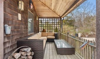 25 Gardiner Dr, Amagansett, NY 11930