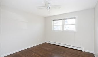 11 Granada Ter, Middletown, RI 02842