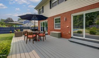 4 Fairway Ct, Albany, NY 12208