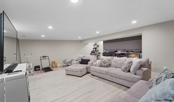 2817 21st St SW, Altoona, IA 50009