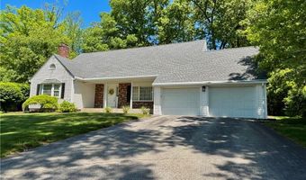 2 High Ridge Dr, Cumberland, RI 02864
