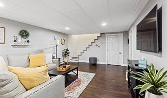 816 Riverside Dr, Augusta, ME 04330