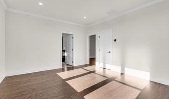 6 Augustus Dr, Middletown, NJ 07748