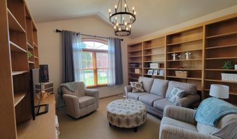 635 LAURISA Ln, Antigo, WI 54409