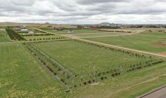 906 7th St NW, Bowman, ND 58623