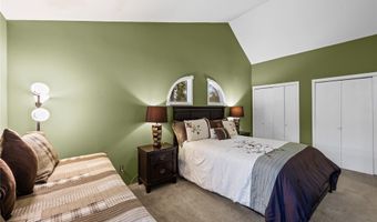 2 Windsor Ct, Amityville, NY 11701