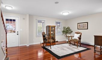 10 Barrington Dr, Bedford, NH 03110