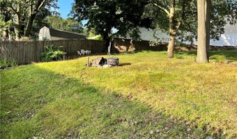 20 Camelia Dr, Cranston, RI 02920