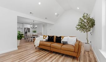 309 W Locust St, Aurora, MO 65605