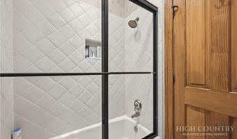 39 Crestview Ln, Banner Elk, NC 28604
