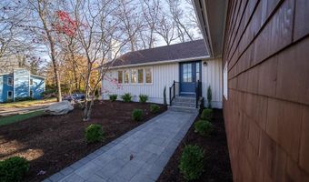 5 Karen Dr, Barrington, RI 02806