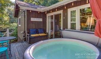 408 Clubhouse Dr, Banner Elk, NC 28604