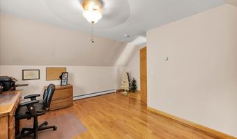 21 Bowling Green Ln, Belfast, ME 04915