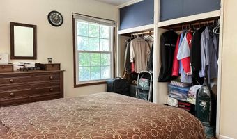 424 Hilltop Rd, Ames, IA 50014