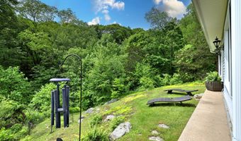 8 Whippoorwill Ln, Bethany, CT 06524