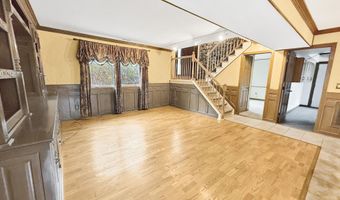 6 Westchester Dr, Albany, NY 12205