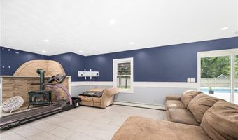 291 Old Oxford Rd, North Smithfield, RI 02896