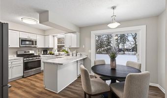 907 40th Ln, Anoka, MN 55303