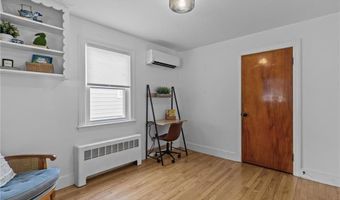 1107 Hope St, Bristol, RI 02809