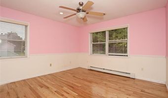 6 Margo Ct, Airmont, NY 10901