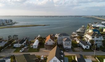 241 Moonlight Dr, Atlantic Beach, NC 28512