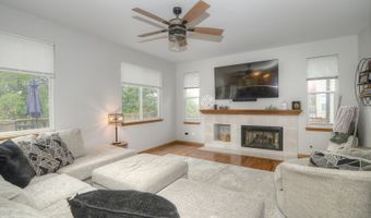 908 Mocking Bird Dr, Antioch, IL 60002