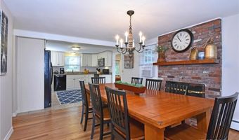 17 Melbourne Dr, Narragansett, RI 02882