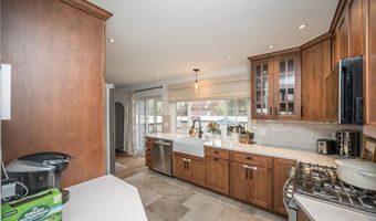 704 Woodrun Dr, Ballwin, MO 63021