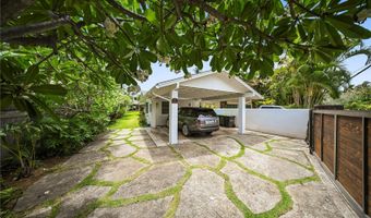 1414 Mokulua Dr, Kailua, HI 96734