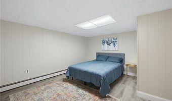 34 Foxhill Ave, Bristol, RI 02809