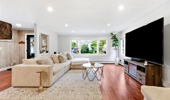 12 S Bay Ave, Amityville, NY 11701