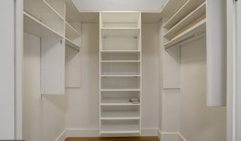 1200 N NASH St 811, Arlington, VA 22209