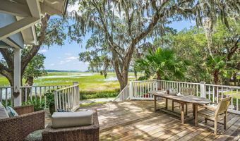 5 Petigru Dr, Beaufort, SC 29902
