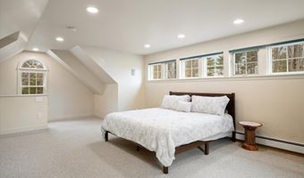 43 Darling Parke Dr, Bangor, ME 04401