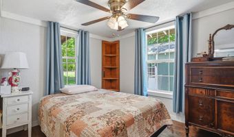 335 E Cofield St, Aurora, MO 65605