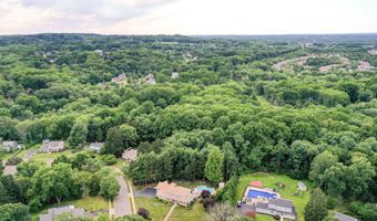 44 Devonshire Ct, Middletown, NJ 07748