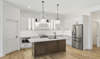 1534 Hannah Ln, Aberdeen, SD 57401