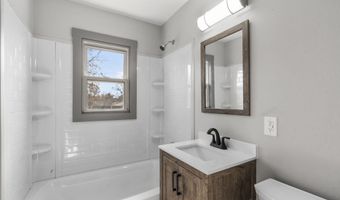 304 E Cofield St, Aurora, MO 65605