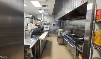 17620 Ventura Blvd, Encino, CA 91316